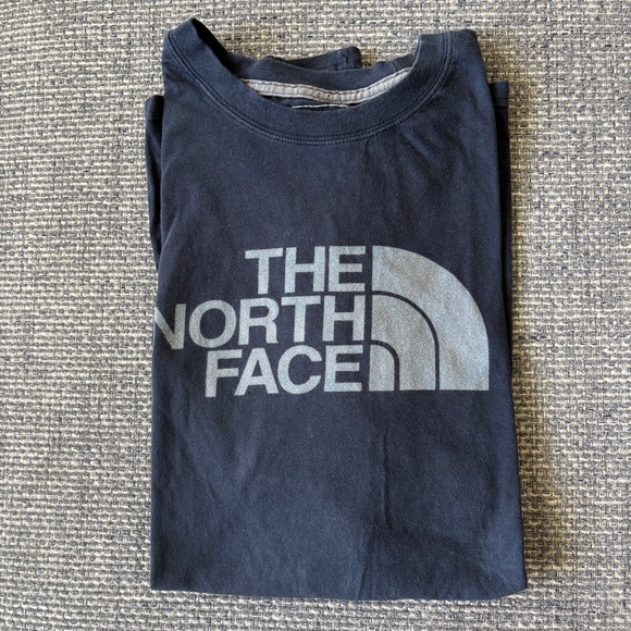 🖤 The North Face Black Short Sleeve Tee XL – Classic Outdoor Style 💙 - Picture 1 of 3